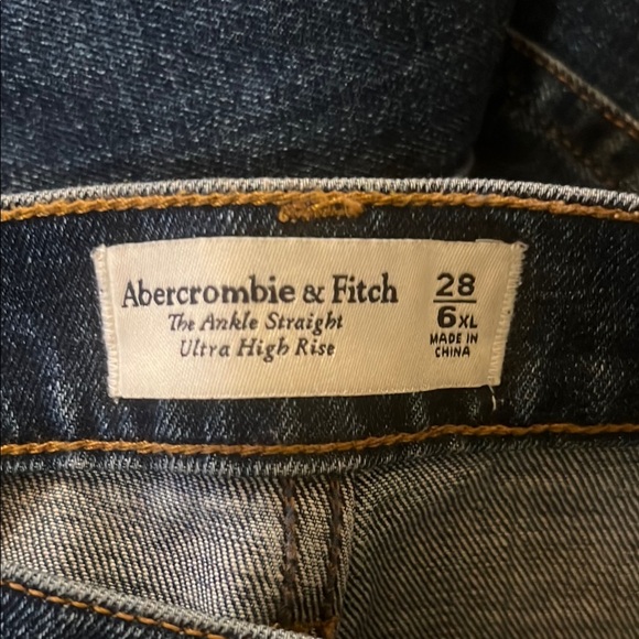 Abercrombie & Fitch NWT women’s jeans - Picture 4 of 4